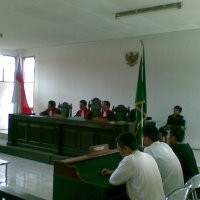 AC Mati dan Botol Alkohol Berserakan